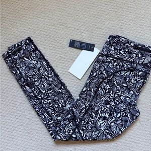 NWT Lululemon Seawheeze Speed Tight V size 8